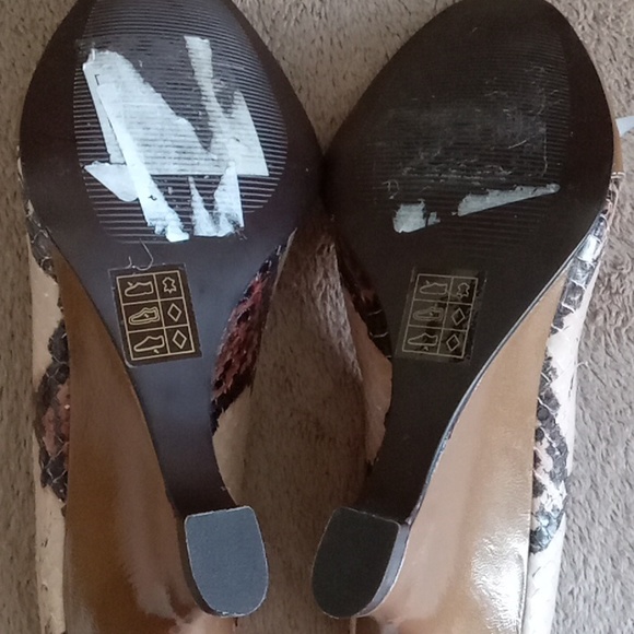 ⭐️ Host Pick ⭐️ Carlos Falchi |  Stylish Snakeskin Leather Wedge Shoes - Picture 8 of 12